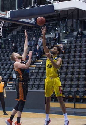 GER, Basketball, EWE Baskets Oldenburg vs Rasta Vechta 19 03 2021, EWE Arena, Oldenburg, GER, easy Credit BBL, EWE Baskets Oldenburg vs Rasta Vechta, in picture Norris AGBAKOKO EWE Baskets Oldenburg 17 Robin CHRISTEN Rasta Vechta 33 nordphotoxRojahn nph00310