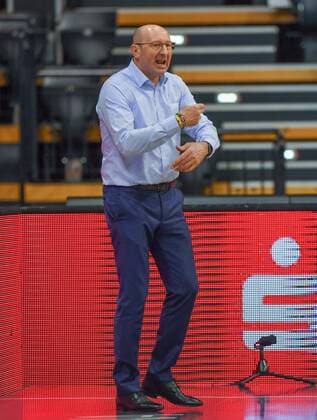 GER, Basketball, EWE Baskets Oldenburg vs Rasta Vechta 19 03 2021, EWE Arena, Oldenburg, GER, easy Credit BBL, EWE Baskets Oldenburg vs Rasta Vechta, in picture Mladen DRIJENCIC EWE Baskets Oldenburg Headcoach Coach in action nordphotoxRojahn nph00310