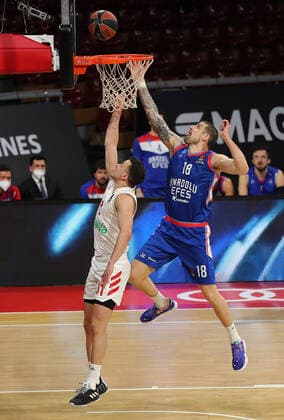 Zan Sisko Muenchen and Adrien Moerman Istanbul GER, FC Bayern Basketball vs Anadolu Efes Istanbul, Basketball, EuroLeague, Matchday 30, Season 2020 2021, 19 03 2021, GER, FC Bayern Basketball vs Anadolu Efes Istanbul, Basketball, EuroLeague, Matchday 30, Season 2020 2021, 19 03 2021, Muenchen Copyright: xEIBNER MarcelxEngelbrechtx EP_EER