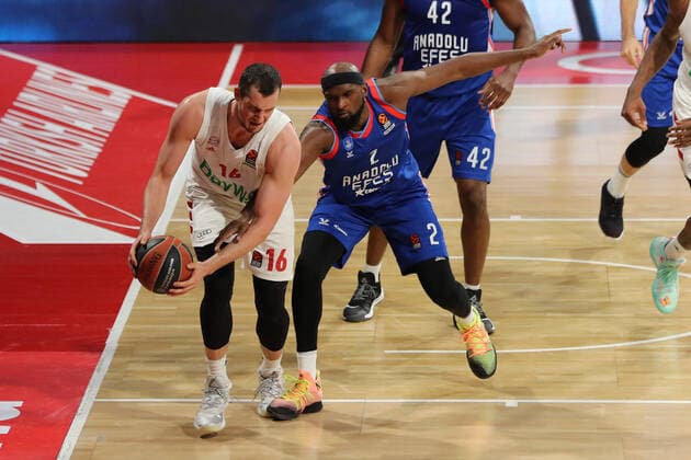 Paul Zipser Munich and Chris Singleton Istanbul GER, FC Bayern Basketball vs Anadolu Efes Istanbul, Basketball, EuroLeague, Matchday 30, Season 2020 2021, 19 03 2021, GER, FC Bayern Basketball vs Anadolu Efes Istanbul, Basketball, EuroLeague, Matchday 30, Season 2020 2021, 19 03 2021, Munich. Copyright: xEIBNER MarcelxEngelbrechtx EP_EER