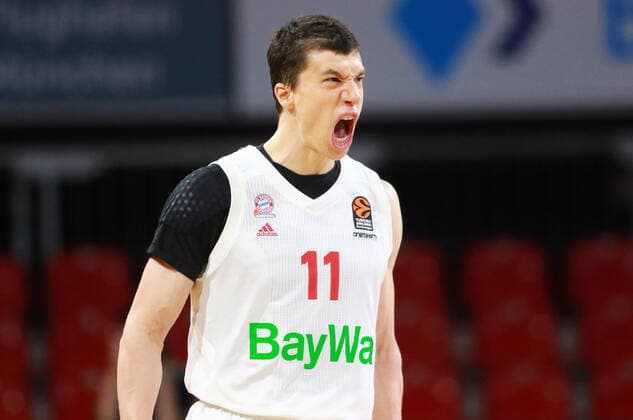 11 Vladimir Lucic FCBB Cheers, cheers, enthusiasm, screams, loud Basketball, EuroLeague, FC Bayern Munich vs Anadolu Efes Istanbul, Audi Dome, 19 03 2021 PHOTO Mladen Lackovic LakoPress