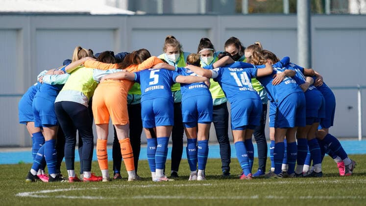 Players of TSG 1899 Hoffenheim II U20 , swear in with a team circle before kick-off, circle, team circle, concentration, camaraderie, speech, motivation, 20 03 2021, Sinsheim Germany , Football, 2 Frauen Bundesliga Süd, TSG 1899 Hoffenheim II U20 FC Ingolstadt, DFB DFL REGULATIONS PROHIBIT ANY USE OF PHOTOGRAPHS AS IMAGE SEQUENCES AND OR QUASI VIDEO xozx