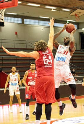 20 03 2021, xovx, Basketball BBL, JobStairs Giessen 46ers s Oliver Würzburg v l John Bryant Giessen 46ers , Murphy Holloway s Oliver Würzburg Giessen Sporthalle Giessen Ost Hessen Germany EN