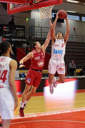 20 03 2021, xovx, Basketball BBL, JobStairs Giessen 46ers s Oliver Würzburg v l Cameron Hunt s Oliver Würzburg , Scottie James Jr Giessen 46ers , Tyson Ward s Oliver Würzburg Giessen Sporthalle Giessen Ost Hessen Germany EN