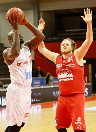 20 03 2021, Basketball, BBL 2020 2021, 24 Matchday, JobStairs GIESSEN 46ers s Oliver Wuerzburg, GER, Giessen, Sporthalle Giessen Ost, Picture f li Murphy Holloway s Oliver Wuerzburg and John Bryant JobStairs GIESSEN 46ers Copyright: HMBxMedia xHeikoxBecker