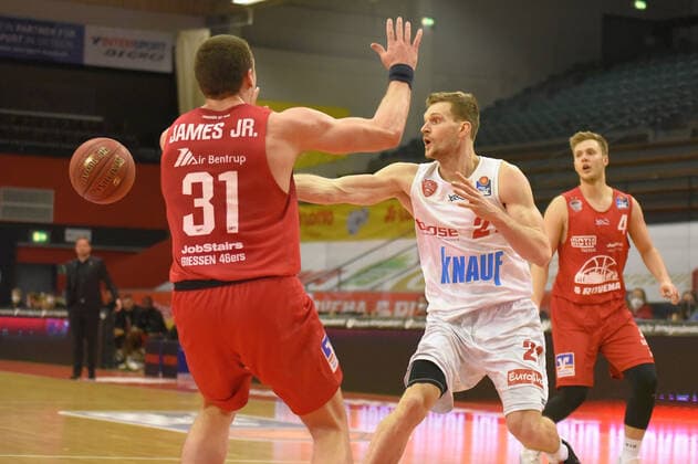 v l , Scottie James Jr Giessen 31 , Florian Koch Wuerzburg 21 GER, Basketball BBL 1 Liga, Giessen vs Wuerzburg, 20 03 2021 Giessen Copyright: xEibnerxPressefotox xRalphxLehmbergx