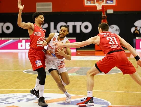 20 03 2021, Basketball, BBL 2020 2021, 24 Matchday, JobStairs GIESSEN 46ers s Oliver Wuerzburg, GER, Giessen, Sporthalle Giessen Ost, Picture from left Diante Garrett JobStairs GIESSEN 46ers , Cameron Hunt s Oliver Wuerzburg and Scottie James JobStairs GIESSEN 46ers Copyright: HMBxMedia xHeikoxBecker