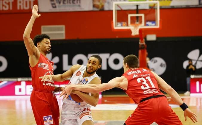20 03 2021, Basketball, BBL 2020 2021, 24 Matchday, JobStairs GIESSEN 46ers s Oliver Wuerzburg, GER, Giessen, Sporthalle Giessen Ost, Picture from left Diante Garrett JobStairs GIESSEN 46ers , Cameron Hunt s Oliver Wuerzburg and Scottie James JobStairs GIESSEN 46ers Copyright: HMBxMedia xHeikoxBecker