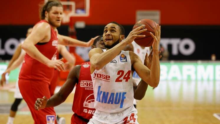20 03 2021, Basketball, BBL 2020 2021, 24 Matchday, JobStairs GIESSEN 46ers s Oliver Wuerzburg, GER, Giessen, Sporthalle Giessen Ost, Picture from left Jonathan Stark JobStairs GIESSEN 46ers and Cameron Hunt s Oliver Wuerzburg Copyright: HMBxMedia xHeikoxBecker