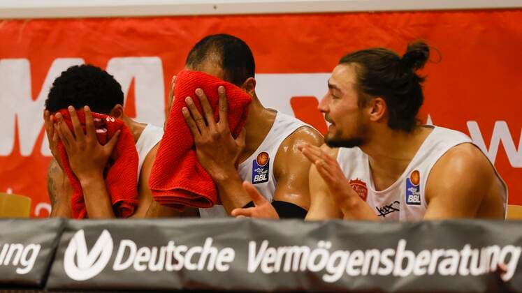20 03 2021, Basketball, BBL 2020 2021, 24 matchday, JobStairs GIESSEN 46ers s Oliver Wuerzburg, GER, Giessen, Sporthalle Giessen Ost, picture disappointment for Tyson Ward s Oliver Wuerzburg , Alex King s Oliver Wuerzburg and Julian Albus s Oliver Wuerzburg. Copyright: HMBxMedia xHeikoxBecker