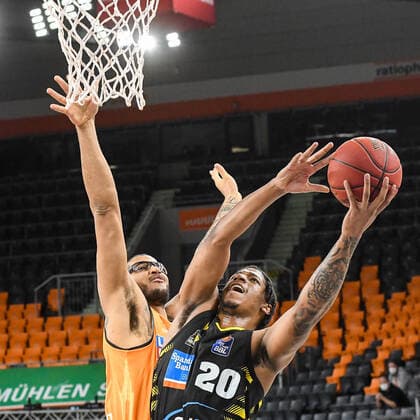 GER, BBL, ratiopharm ulm vs MHP RIESEN Ludwigsburg 20 03 2021, ratiopharm arena, Neu Ulm, GER, BBL, ratiopharm ulm vs MHP RIESEN Ludwigsburg, pictured Isaiah Wilkins Ulm, 11 , Desi Rodriguez Ludwigsburg, 20 goes to the basket nordphotoxGmbHx xHafner nph00200