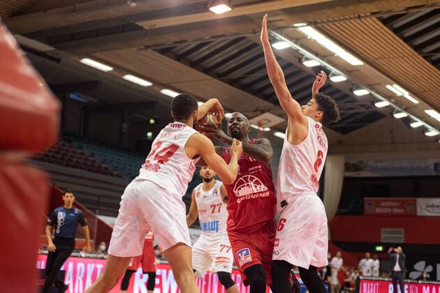 easyCredit Basketball Bundesliga JobStairs Giessen 46ers s Oliver Wuerzburg, 20 03 21 Brandon Bowman 15 Giessen 46ers , Cameron Hunt 24 Wuerzburg , Sporthalle Giessen Ost Giessen, 20 03 21 Copyright: xBEAUTIFULxSPORTS Roeczeyx