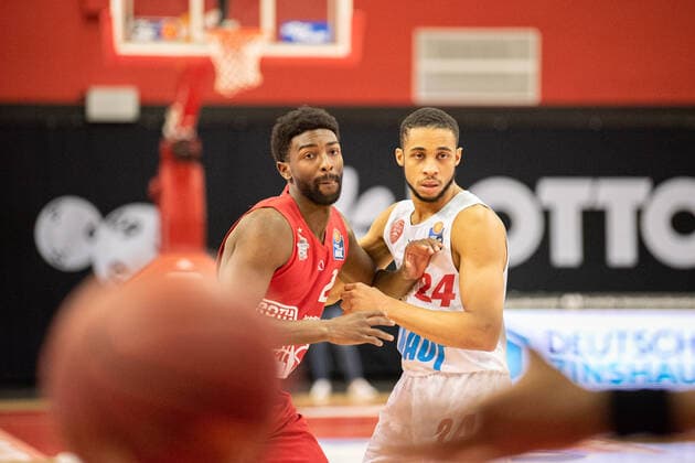easyCredit Basketball Bundesliga JobStairs Giessen 46ers s Oliver Wuerzburg, 20 03 21 Isaac Hamilton 2 Giessen 46ers , Cameron Hunt 24 Wuerzburg Sporthalle Giessen Ost Giessen, 20 03 21 Copyright: xBEAUTIFULxSPORTS Roeczeyx