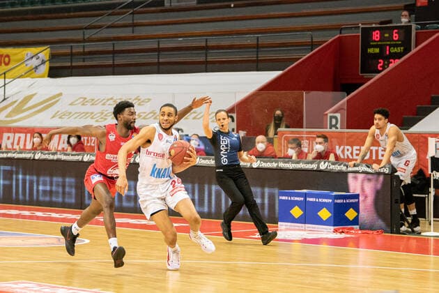 easyCredit Basketball Bundesliga JobStairs Giessen 46ers s Oliver Wuerzburg, 20 03 21 Cameron Hunt 24 Wuerzburg , Isaac Hamilton 2 Giessen 46ers Sporthalle Giessen Ost Giessen, 20 03 21 Copyright: xBEAUTIFULxSPORTS Roeczeyx