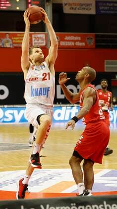 20 03 2021, Basketball, BBL 2020 2021, 24 Matchday, JobStairs GIESSEN 46ers s Oliver Wuerzburg, GER, Giessen, Sporthalle Giessen Ost, Picture f li Florian Koch s Oliver Wuerzburg and Brandon Thomas GIESSEN 46ers, 33 Copyright: HMBxMedia xHeikoxBecker