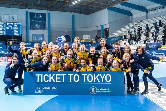 Bilder des Jahres 2021, Sport 03 März Sport Themen der Woche KW11 Sport Bilder des Tages 210320 Players of Sweden celebrate behind a sign reading Ticket to Tokyo as they pose for a photo after the Olympic Qualification handball match between Sweden and Argentina on March 20, 2021 in Lliria. Photo: Ludvig Thunman BILDBYRAN kod LT LT0131 handball handboll handball olympic qualification os-kval os kval sweden argentina dam bbeng jubel *** 210320 Players of Sweden celebrate behind a sign reading u009dTicket to Tokyo u009d as they pose for a photo after the Olympic Qualification handball match between Sweden and Argentina on March 20, 2021 in Lliria Photo Ludvig Thunman BILDBYRAN kod LT LT0131 handball handboll handball olympic qualification os kval os kval sweden argentina dam bbeng jubel,  Copyright: LUDVIGxTHUNMAN BB210320LT048