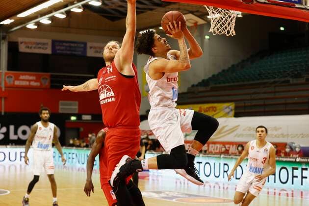 20 03 2021, Basketball, BBL 2020 2021, 24 Matchday, JobStairs GIESSEN 46ers s Oliver Wuerzburg, GER, Giessen, Sporthalle Giessen Ost, picture from left John Bryant JobStairs GIESSEN 46ers and Joshua Obiesie s Oliver Wuerzburg Copyright: HMBxMedia xHeikoxBecker