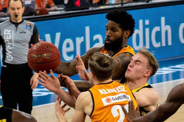 Trey Landers Ratiopharm Ulm 03 , Lukas Herzog MHP Riesen Ludwigsburg 11 , Thomas Klepeisz Ratiopharm Ulm 22 GER, Ratiopharm Ulm vs MHP Riesen Ludwigsburg, easycredit 1 Bundesliga Basketball, 24 Matchday, Season 2020 21, 20 03 2021 Ratiopharm Ulm vs MHP Riesen Ludwigsburg, 1 Basketball Bundesliga Neu Ulm Copyright: xEibner-Pressefoto RogerxBuerkex EP_EER