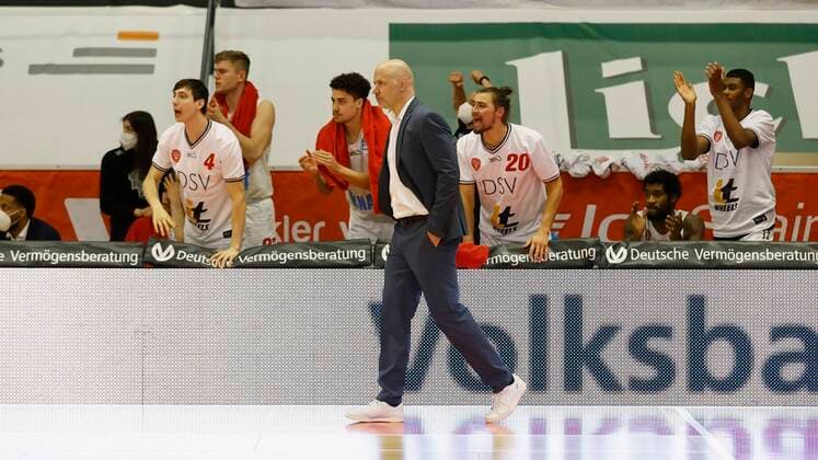 20 03 2021, Basketball, BBL 2020 2021, 24 matchday, JobStairs GIESSEN 46ers s Oliver Wuerzburg, GER, Giessen, Sporthalle Giessen Ost, picture cheering on Wuerzburg bench. Copyright: HMBxMedia xHeikoxBecker
