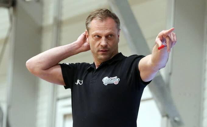 20 03 2021 Basketball Saison 2019 2020 2 Bundesliga Pro A 27 Spieltag Nürnberg Falcons Basketball Club NBC Rostock Seawolves DaMa Ralph Junge Trainer Geschäftsführer Headcoach Nürnberg Falcons BC NBC indicates gestures directs gives instructions