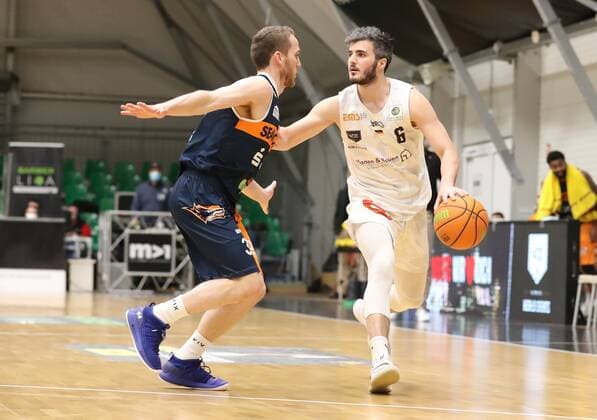 20 03 2021 Basketball Season 2019 2020 2 Bundesliga Pro A 27 Spieltag Nürnberg Falcons Basketball Club NBC Rostock Seawolves DaMa Brad Loesing 35, Rostock Seawolves Martin Bogdanov 6, Nürnberg Falcons BC NBC