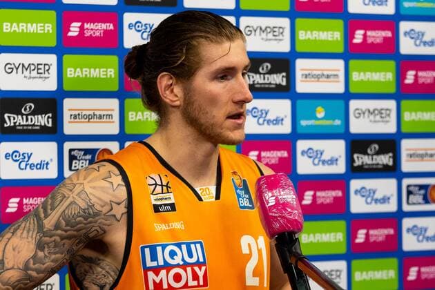 the MHP Riesen Ludwigsburg defeats Ratiopharm Ulm with 77 83, jubilation and joy with the giants LB disappointment with Dylan Osetkowski Ratiopharm Ulm 21 in the interview after the game GER, Ratiopharm Ulm vs MHP Riesen Ludwigsburg, easycredit 1 Bundesliga Basketball, 24 matchday, season 2020 21, 20 03 2021 Ratiopharm Ulm vs MHP Riesen Ludwigsburg, 1 Basketball Bundesliga New Ulm Copyright: xEibner-Pressefoto RogerxBuerkex EP_EER