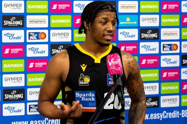 the MHP Riesen Ludwigsburg defeats Ratiopharm Ulm with 77 83, jubilation and joy at the Giants LB jubilation at Desi Rodriguez MHP Riesen Ludwigsburg 20 about the victory GER, Ratiopharm Ulm vs MHP Riesen Ludwigsburg, easycredit 1 Bundesliga Basketball, 24 Matchday, Season 2020 21, 20 03 2021 Ratiopharm Ulm vs MHP Riesen Ludwigsburg, 1 Basketball Bundesliga New Ulm Copyright: xEibner-Pressefoto RogerxBuerkex EP_EER