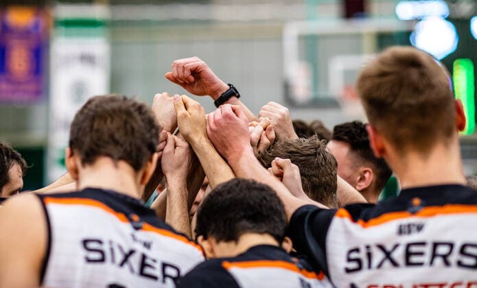 Team circle BSW Sixers during the season 2020 21 men in the Barmer Bundesliga ProB between BSW Sixers and ETV Hamburg Basketball at the Ballsporthalle Sandersdorf on 20 March 2021 in Sandersdorf, Saxony Anhalt, Germany