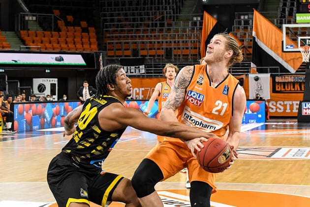 GER, BBL, ratiopharm ulm vs MHP RIESEN Ludwigsburg 20 03 2021, ratiopharm arena, Neu Ulm, GER, BBL, ratiopharm ulm vs MHP RIESEN Ludwigsburg, in picture Dylan Osetkowski Ulm, 21 is fouled by Desi Rodriguez Ludwigsburg, 20 nordphotoxGmbHx xHafner nph00200