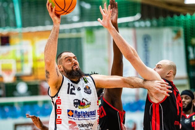 Djordje Pantelic 12 BSW Sixers , Sergej Tittel 14 ETV Hamburg Basketball , Mayika Lungongo 21 ETV Hamburg Basketball during the 2020 21 mens Barmer Bundesliga ProB season between BSW Sixers and ETV Hamburg Basketball at Ballsporthalle Sandersdorf on 20 March 2021 in Sandersdorf, Saxony Anhalt, Germany