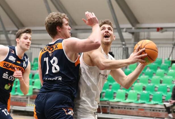 20 03 2021 Basketball Season 2019 2020 2 Bundesliga Pro A 27 Spieltag Nürnberg Falcons Basketball Club NBC Rostock Seawolves DaMa Till Gloger 18, Rostock Seawolves Marcell Pongo 3, Nürnberg Falcons BC NBC