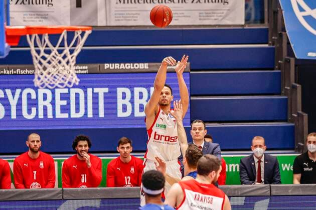 Back Dominic Lockhart Brose Bamberg, 03 MBC Mitteldeutscher BC Brose Bamberg, easyCredit Basketball Bundesliga, Saison 2020 2021, 24 Spieltag, Weißenfels, Germany, 20 03 2021, Copyright: DanielxLöb