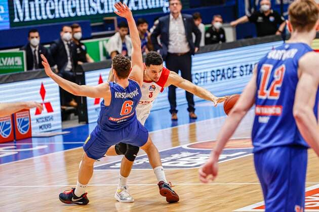 right Dominic Lockhart Brose Bamberg, 03 left Marko Krstanovic Mitteldeutscher BC, 06 MBC Mitteldeutscher BC Brose Bamberg, easyCredit Basketball Bundesliga, Saison 2020 2021, 24 Spieltag, Weißenfels, Germany, 20 03 2021, Copyright: DanielxLöb