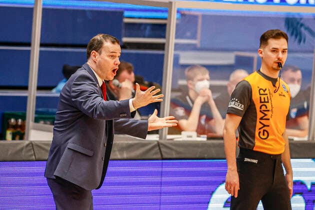left Headcoach Johan Roijakkers Brose Bamberg MBC Mitteldeutscher BC Brose Bamberg, easyCredit Basketball Bundesliga, Saison 2020 2021, 24 Spieltag, Weißenfels, Germany, 20 03 2021, Copyright: DanielxLöb