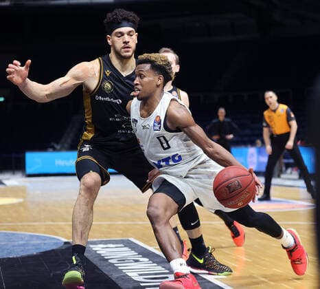 TJ Shorts Hamburg Towers , Gavin Schilling Basketball Loewen Braunschweig