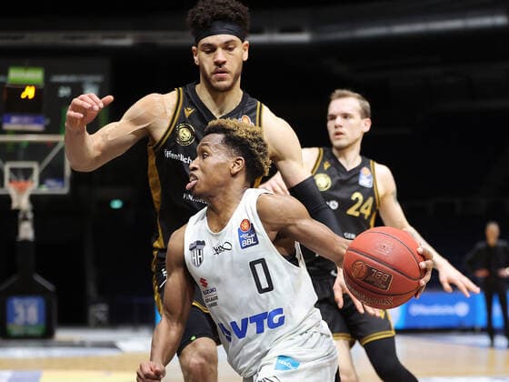 TJ Shorts Hamburg Towers , Gavin Schilling Basketball Loewen Braunschweig