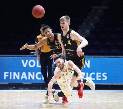 Karim Jallow Basketball Loewen Braunschweig , Max Dileo Hamburg Towers , Luc van Slooten Basketball Loewen Braunschweig