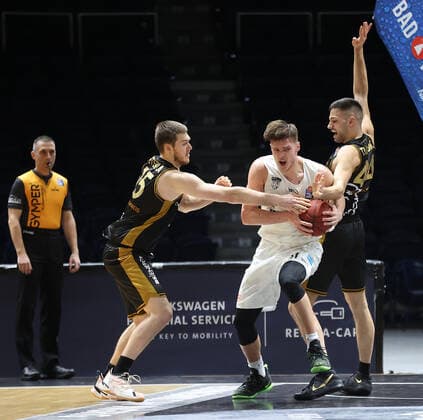 Martin Peterka Basketball Loewen Braunschweig , Maik Kotsar Hamburg Towers , Benedikt Turudic Basketball Loewen Braunschweig