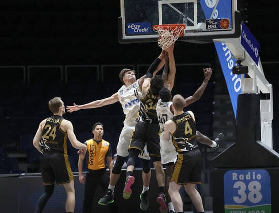 Maik Kotsar Hamburg Towers , Gavin Schilling Basketball Loewen Braunschweig