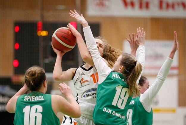 Basketball Hesse 2 Bundesliga South Season 2020 2021 20 03 2021 Rhein Main Baskets ws DJK Don Bosco Bamberg green v l Sarah Spiegel Bamberg 16 , Sari Cornelius Rhein Main Baskets , Anna Hübschmann Bamberg 19 Sport Rhein Main Baskets DJK Don Bosco Bamberg