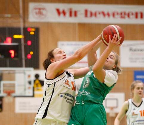 Basketball Hesse 2 Bundesliga South Season 2020 2021 20 03 2021 Rhein Main Baskets ws DJK Don Bosco Bamberg green v l Svenja Greunke Rhein Main Baskets , Nora Hummel Bamberg 14 Sport Rhein Main Baskets DJK Don Bosco Bamberg