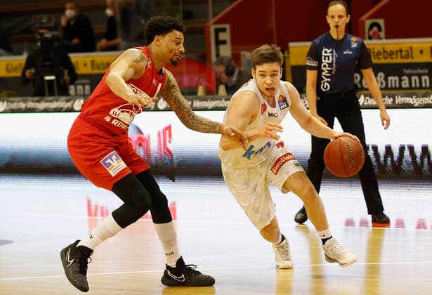 20 03 2021, Basketball, BBL 2020 2021, 24 Matchday, JobStairs GIESSEN 46ers s Oliver Wuerzburg, GER, Giessen, Sporthalle Giessen Ost, Picture from left Diante Garrett JobStairs GIESSEN 46ers and Nils Hassfurther s Oliver Wuerzburg Copyright: HMBxMedia xHeikoxBecker