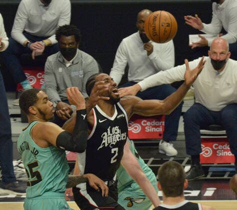 Los Angeles Clippers forward Kawhi Leonard loses control of the ball under pressure from Charlotte Hornets power forward P.J. Washington during the second half at Staples Center in Los Angeles on Saturday, March 20, 2021. The Clippers defeated the Hornets 125-98.  LAP2021032038 JIMxRUYMEN