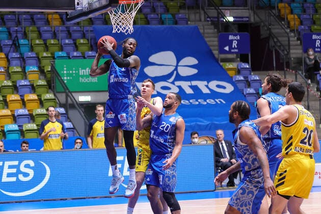 Fraport Skyliners Alba Berlin, easyCredit BBL Rebound by Matt Mobley Fraport Skyliners, 1 Basketball match of the easyCredit BBL between the Fraport Skyliners and Alba Berlin on 21 March 2021 at the Fraport Arena in Frankfurt am Main , Frankfurt am Main Hesse Germany Fraport Arena