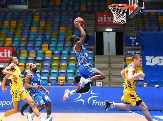 21 03 2021, xhbx, Basketball BBL Bundesliga, Frankfurt Skyliners Alba Berlin emspor, v l Matt Mobley Fraport Skyliners Frankfurt DFL DFB REGULATIONS PROHIBIT ANY USE OF PHOTOGRAPHS as IMAGE SEQUENCES and or QUASI VIDEO Frankfurt am Main