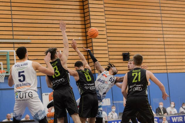 Daniel HELTERHOFF 13 Ehingen Urspring and Kameron HANKERSON 6 Ehingen Urspring block Trey DAVIS 57 Eisbaeren Bremerhaven Eisbären Bremerhaven vs Team Ehingen Urspring, Basketball, 2 Bundesliga ProA, 21 03 2021, 27 Spieltag, Season 2020 2021, Bremerhaven, Training Center Amerikaring Copyright xErikxHillmer EIBNERx EP ehr Eisbären Bremerhaven vs Team Ehingen Urspring, Basketball, 2 Bundesliga ProA, 21 03 2021, 27 Spieltag, Season 2020 2021 Bremerhaven. Copyright: xErikxHillmer EIBNERx EP_ehr
