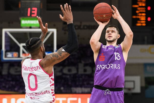 BG Göttingen Telekom Baskets Bonn 21 03 2021, Basketball Bundesliga easyCredit BBL, 2020 2021 season, Hauptrunde, 24 Spieltag, BG Göttingen Telekom Baskets Bonn Göttingens Rihards Lomazs r plays Bonns Alex Hamilton Göttingen Lower Saxony Germany.