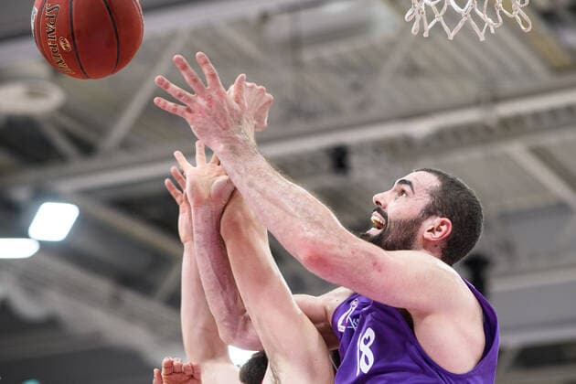 BG Göttingen Telekom Baskets Bonn 21 03 2021, Basketball Bundesliga easyCredit BBL, season 2020 2021, main round, 24 matchday, BG Göttingen Telekom Baskets Bonn Göttingens Harper Kamp fights for the ball Göttingen Lower Saxony Germany