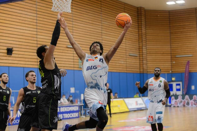 Akim-Jamal JONAH (34 Ehingen Urspring), Marvin HECKEL (47 Eisbaeren Bremerhaven) ; Eisbären Bremerhaven vs Team Ehingen Urspring, Basketball, 2. Bundesliga ProA, 21.03.2021, 27. Spieltag, Saison 2020 2021, Bremerhaven, Trainingscenter Amerikaring ; Copyright: xErikxHillmer EIBNERx EP_ehr Eisbären Bremerhaven vs Team Ehingen Urspring, Basketball, 2. Bundesliga ProA, 21.03.2021, 27. Spieltag, Saison 2020 2021 Bremerhaven Copyright: xErikxHillmer EIBNERx EP_ehr