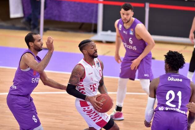 Alex Hamilton (Baskets Bonn) (am Ball), Akeem Vargas (BG Goettingen) (L), Luke Nelson (BG Goettingen) (hinten), Tai Odiase (NR 21) , Basketball, Bundesliga, BBL, BG Goettingen - Telekom Baskets Bonn, 21.03.2021, BG Goettingen - Telekom Baskets Bonn , Basketball, Bundesliga, GER, BBL, 21.03.2021 Goettingen Copyright: xEibner-Pressefotox-xRolandxSippelx